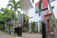 Luar Bangunan OYO 91665 D'prof Exclusive Guesthouse