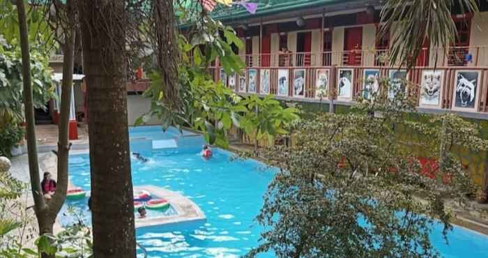 Kolam Renang OYO 906 Casa Elixir Resort