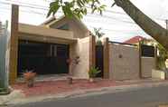 Exterior 2 EXPRESS O 91708 Rumah Sriwijaya 12a Syariah