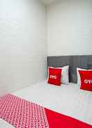 BEDROOM OYO 91727 Luxury Homestay Sidoarjo