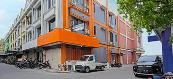 Exterior 2 OYO 91727 Luxury Homestay Sidoarjo