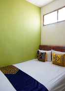 BEDROOM SPOT ON 91716 Kost Yy Syariah