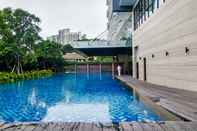 Kolam Renang 3BR Spacious Apartment Veranda Residence at Puri By Travelio