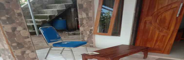 Lobby EXPRESS O 91722 Home Stay Dan Sewa Mobil Jhon's Family