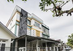 外觀 3 SPOT ON 91770 441 Pemuda Homestay