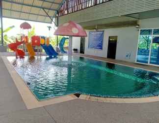 Lobi 2 Capital O 75412 V Resort