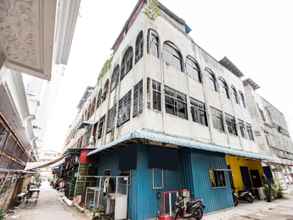 Bangunan 4 SPOT ON 91781 Solo Baru Homestay Syariah