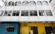 Bangunan 3 SPOT ON 91781 Solo Baru Homestay Syariah