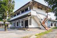 Luar Bangunan SPOT ON 91797 Mutiara Guest House