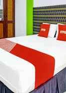 BEDROOM OYO 91796 Guest House Ghalta Syariah