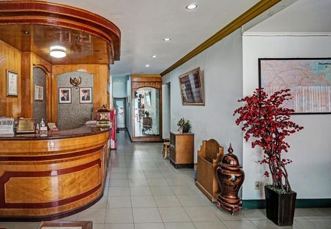 Lobi SUPER OYO 91805 Hotel Wisma Bari