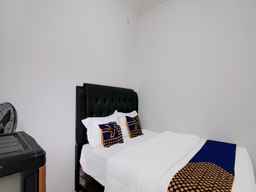 SPOT ON 91828 Homestay Dinda Syariah Near Masjid Al Amin, 85.804 VND