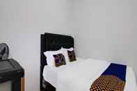 Bedroom SPOT ON 91828 Homestay Dinda Syariah