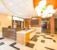 Lobby 2 Life Hotel Sudirman Surabaya