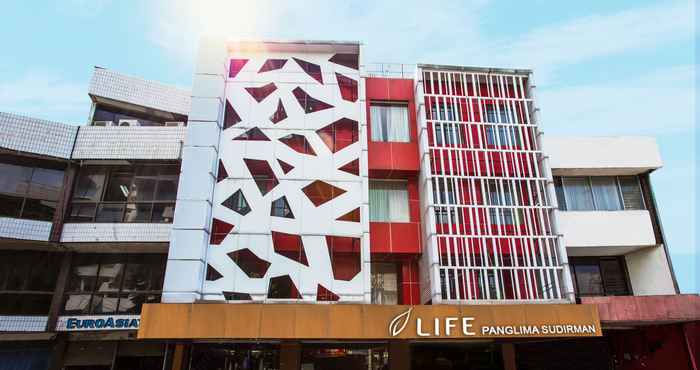 ภายนอกอาคาร Life Hotel Sudirman Surabaya