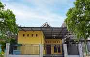 Exterior 3 SPOT ON 91869 Insan Mulia Kost Syariah