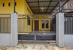 Exterior 4 SPOT ON 91869 Insan Mulia Kost Syariah