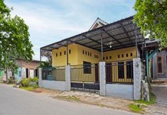 Exterior 2 SPOT ON 91869 Insan Mulia Kost Syariah