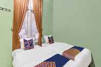 Kamar Tidur SPOT ON 91875 Nayla Homestay Syariah