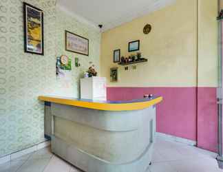 Lobi 2 SPOT ON 91879 Emes Jaya Homestay