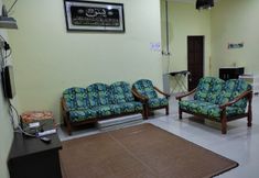 Lobby 3 OYO Homes 90600 Ummi Chalet Dungun