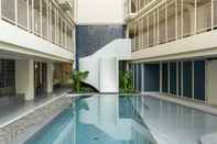 Swimming Pool YANH Ratchawat Hotel