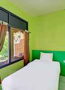 BEDROOM SUPER OYO 91870 Warna Kedaton