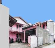 Bên ngoài 3 SPOT ON 91858 Raja Homestay Syariah