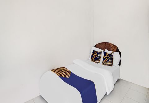 Kamar Tidur Hotel O Raja Homestay Syariah