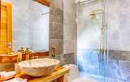 Toilet Kamar 6 Rocks Beach Boutique