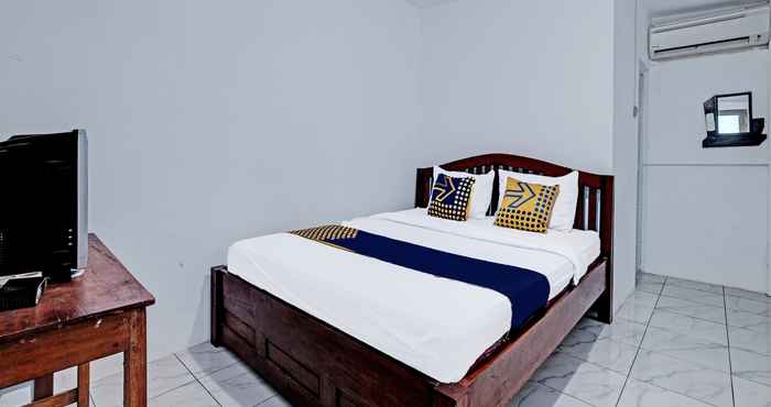 Bedroom SPOT ON 91916 Joglo Doyong Homestay Syariah