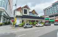 Bangunan 4 Super OYO Townhouse OAK Ideals Hotel