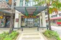 Bangunan Super OYO Townhouse OAK Ideals Hotel