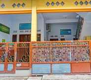 Exterior 4 OYO 91928 Noril Haromain Homestay Syariah