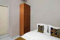 Kamar Tidur SPOT ON 91958 Flamboyan 25 Homestay Syariah