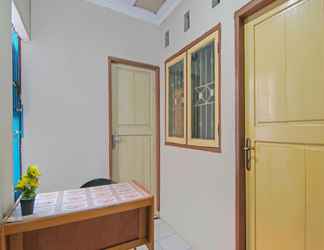 Lobi 2 SPOT ON 91958 Flamboyan 25 Homestay Syariah