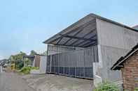 Exterior SPOT ON 91947 Kost Barokah Syariah