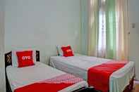 Bedroom SPOT ON 91966 Onasis Syariah Inn 