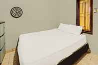 Bedroom SPOT ON 91981 Diwi Homestay