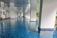 Swimming Pool EdMer Staycation Puri Mansion Apartment Kembangan (Puri Indah Mall, RS Pondok Indah Puri, Airport Cengkareng)