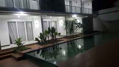 Kolam Renang 4 The Farrel Hotel Nganjuk