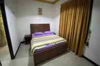 Bedroom EXPRESS O 91923 Homestay Zona