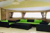 Lobi EXPRESS O 91923 Homestay Zona