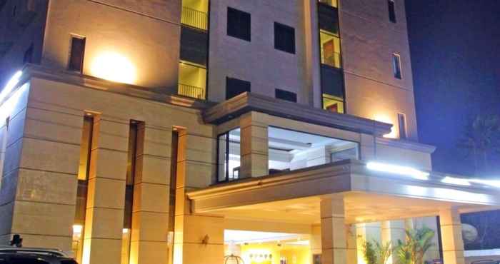 ภายนอกอาคาร Grand Verona Hotel Samarinda