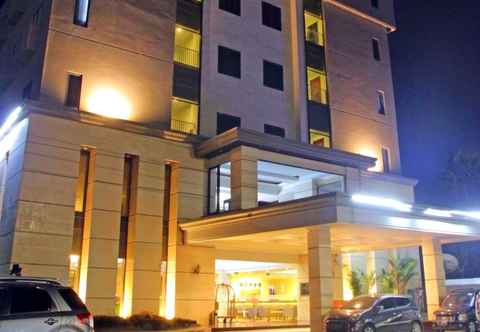 ภายนอกอาคาร Grand Verona Hotel Samarinda