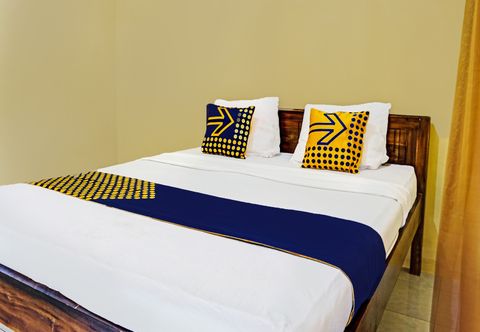 Bedroom SPOT ON 91988 Azka Homestay Klayar