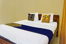 Bedroom SPOT ON 91988 Azka Homestay Klayar