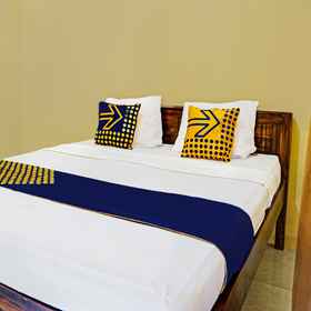 Bedroom1SPOT ON 91988 Azka Homestay Klayar,Pantai Kwaru Gunturharjo Paranggupito Wonogiri飯店