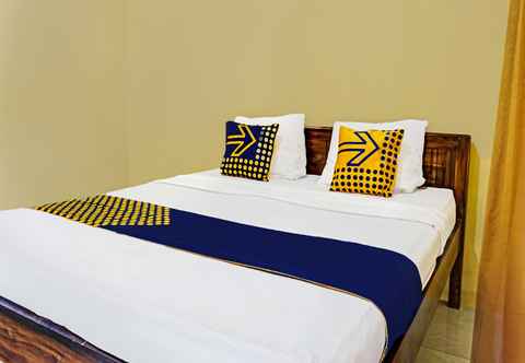 Kamar Tidur SPOT ON 91988 Azka Homestay Klayar