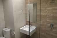 Toilet Kamar All Nite & Day Hotel Makassar 